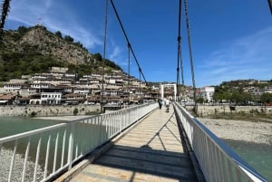 Fra Tirana: Privat heldagstur til Berat og vinsmaking