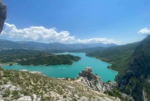 Z Tirany: wycieczka piesza na górę Gamti i jezioro Bovilla