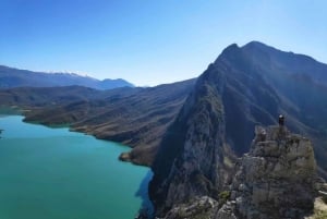 De Tirana: excursão a pé pela montanha Gamti e pelo lago Bovilla