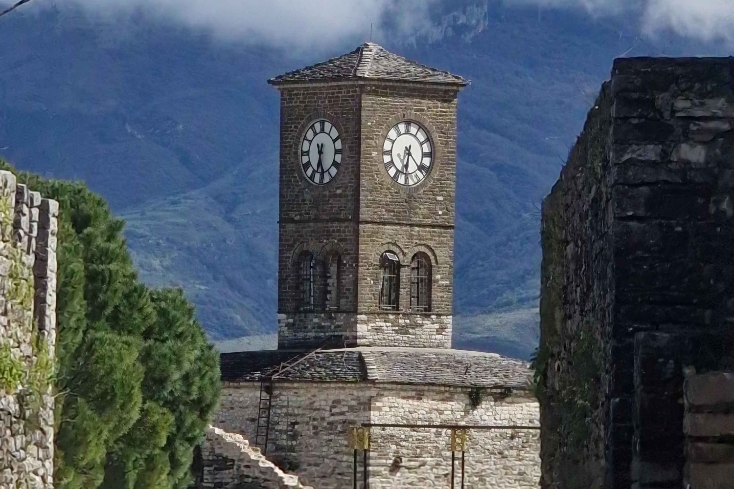 Au départ de Tirana : excursion d'une journée à Gjirokastër avec visite guidée