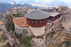 Från Tirana: Vandring till Pellumbas grotta och Petrelas slott