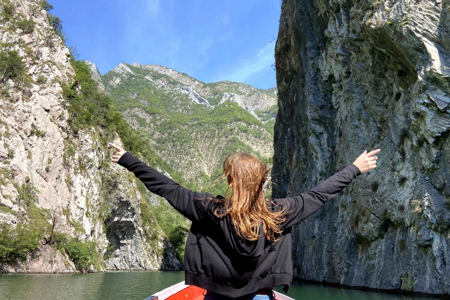 De Tirana: excursion d'une journée au lac Komani et à la rivière Shala