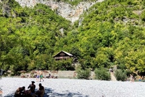 Desde Tirana: excursión de un día al lago Komani y al río Shala