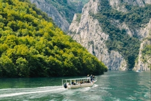 Tiranasta: Komani-järvi ja Shala-joki, pikavene sisältyy