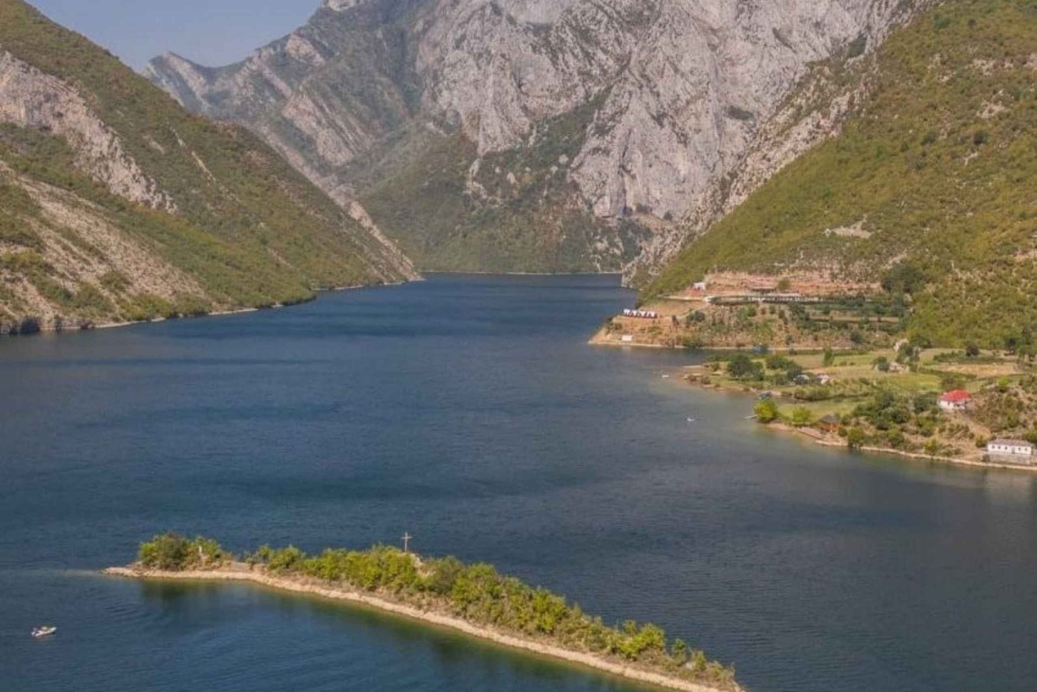Vanuit Tirana: Komani Meer Dagtour met Traditionele Lunch
