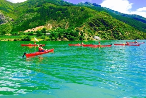 Vanuit Tirana: Komani Meer Dagtour met Traditionele Lunch