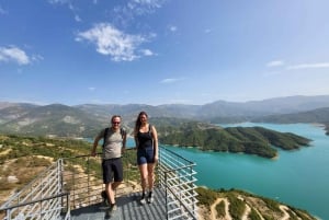 Desde Tirana: Excursión de un día a Kruja y el lago Bovilla con Café ...
