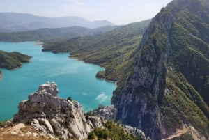 De Tirana: Viagem de 1 dia a Kruja e ao Lago Bovilla com café ...
