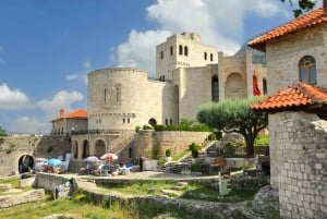 Au départ de Tirana : château de Kruja, vieux bazar et visite de Sari Salltik.