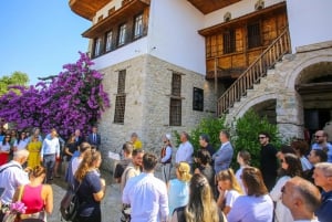 Au départ de Tirana : château de Kruja, vieux bazar et visite de Sari Salltik.