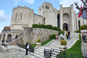 Fra Tirana: Kruja City & Holy Cave of Sari Salltik Day Tour fra Tirana