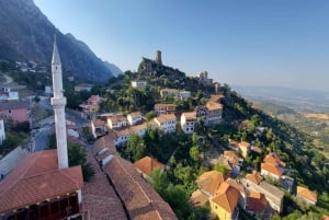 Von Tirana aus: Kruja Stadt & Heilige Höhle von Sari Salltik Tagestour