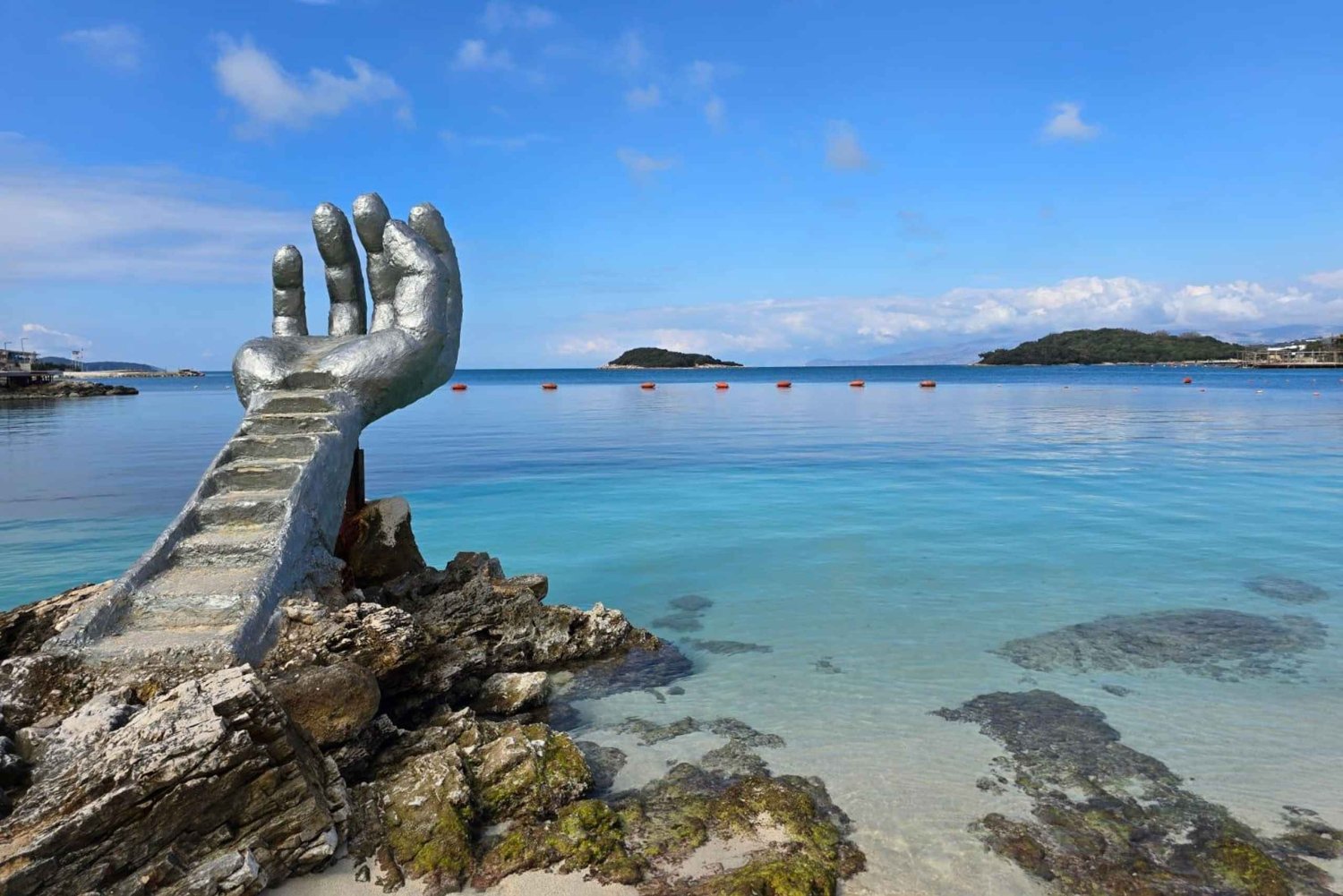 Au départ de Tirana : excursion d'une journée aux îles de Ksamil, Saranda et Blue Eye