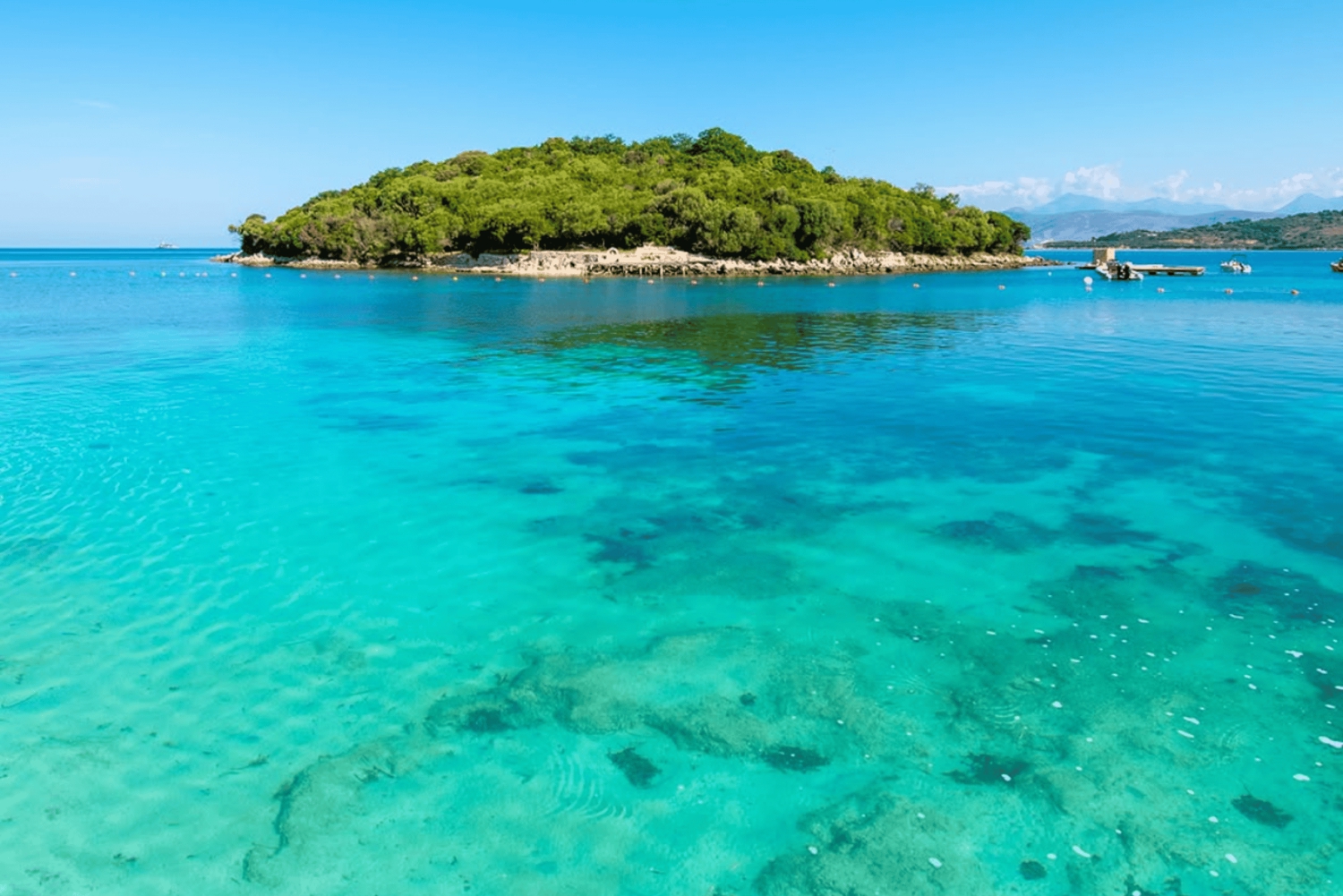 ティラナ発：クサミル諸島、サランダ、ブルーアイ日帰りツアー