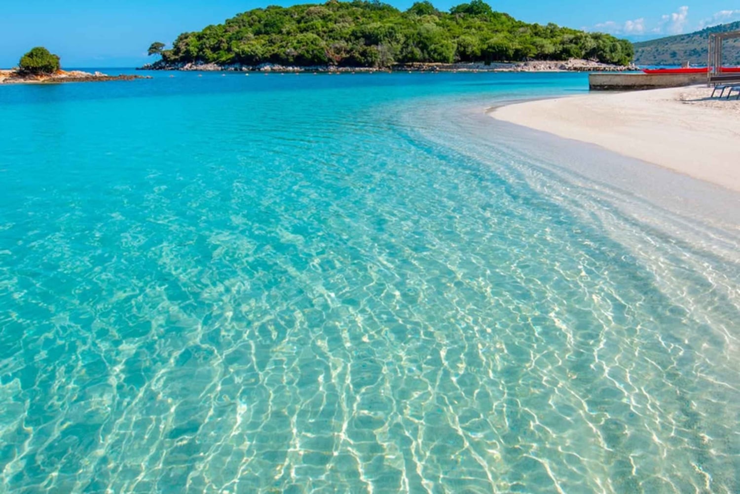 ティラナ発：クサミル諸島、サランダ、ブルーアイ日帰りツアー