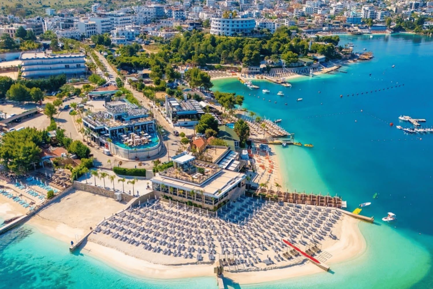 ティラナ発：クサミル諸島、サランダ、ブルーアイ日帰りツアー