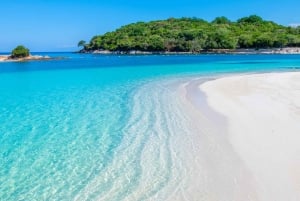 ティラナ発：クサミル諸島、サランダ、ブルーアイ日帰りツアー