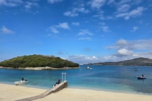ティラナ発：クサミル諸島、サランダ、ブルーアイ日帰りツアー