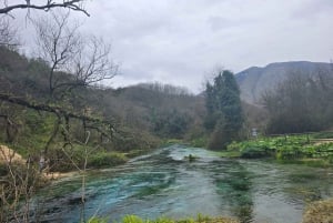 ティラナ発：クサミル諸島、サランダ、ブルーアイ日帰りツアー