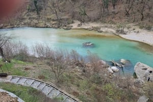 ティラナ発：クサミル諸島、サランダ、ブルーアイ日帰りツアー