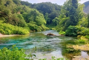 ティラナ発：クサミル諸島、サランダ、ブルーアイ日帰りツアー