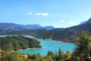 Z Tirany: Wycieczka 1-dniowa nad jezioro Bovilla z wędrówką po górach Gamti