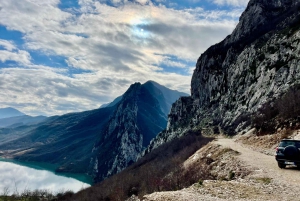 De Tirana: Viagem de 1 dia ao Lago Bovilla com Caminhada na Montanha Gamti