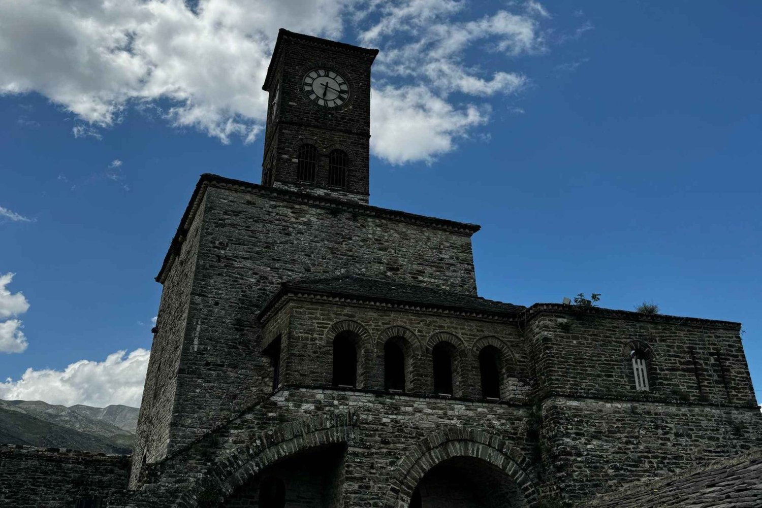 Au départ de Tirana ou Durrës : visite privée de Gjirokastra