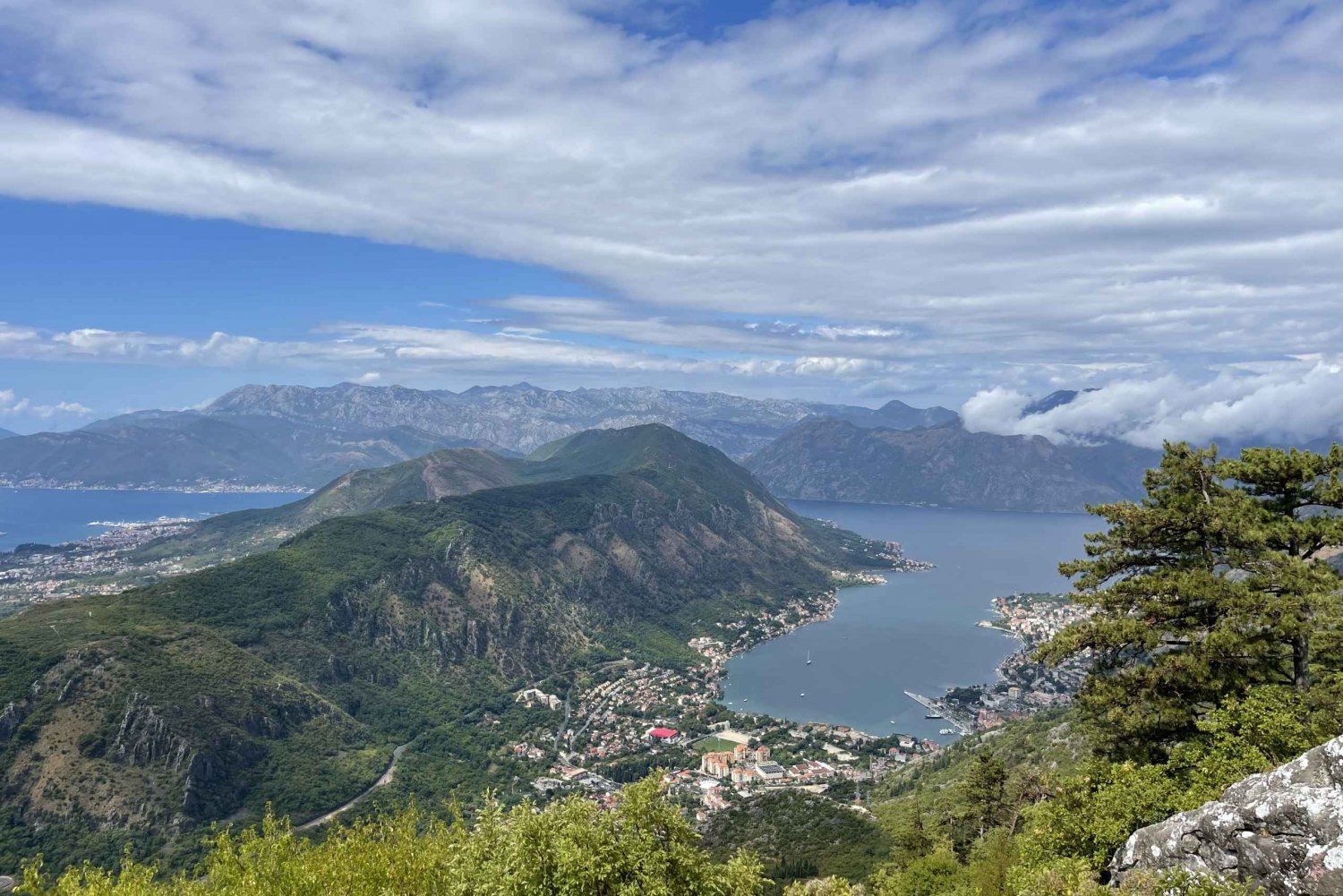 Från Tirana eller Durres: Privat transfer till Budva och Kotor