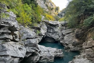 Depuis Tirana - Exploration de la grotte de Pellumbas et du canyon d'Erzeni