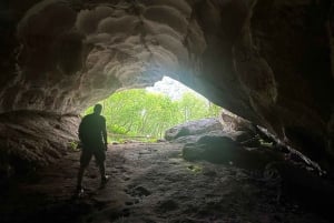 Von Tirana aus: Wanderung in Pëllumbas & Höhlenerkundung