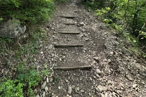 Von Tirana aus: Wanderung in Pëllumbas & Höhlenerkundung