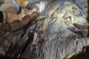 Von Tirana aus: Wanderung in Pëllumbas & Höhlenerkundung