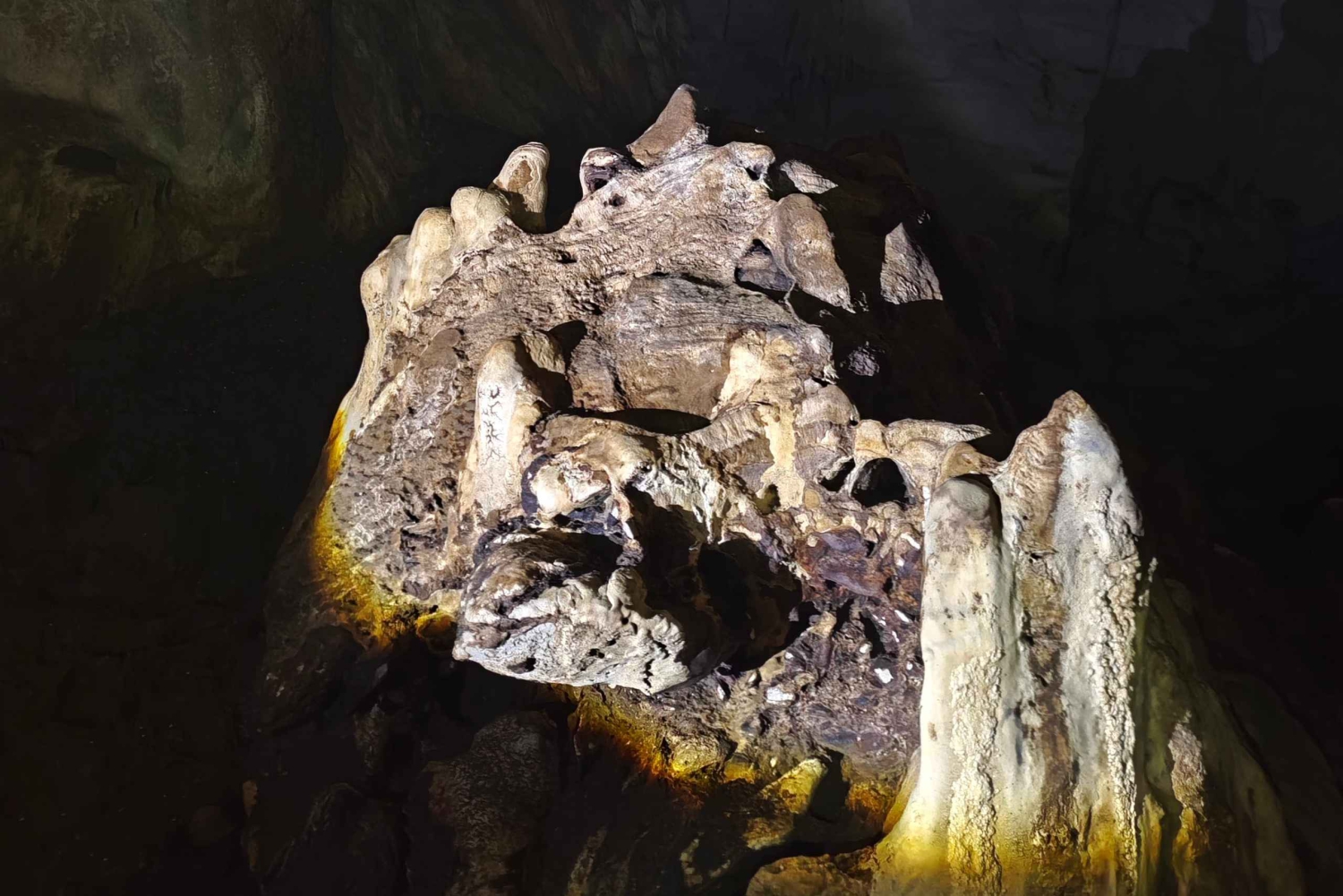 From Tirana: Pëllumbas hiking & Cave exploration