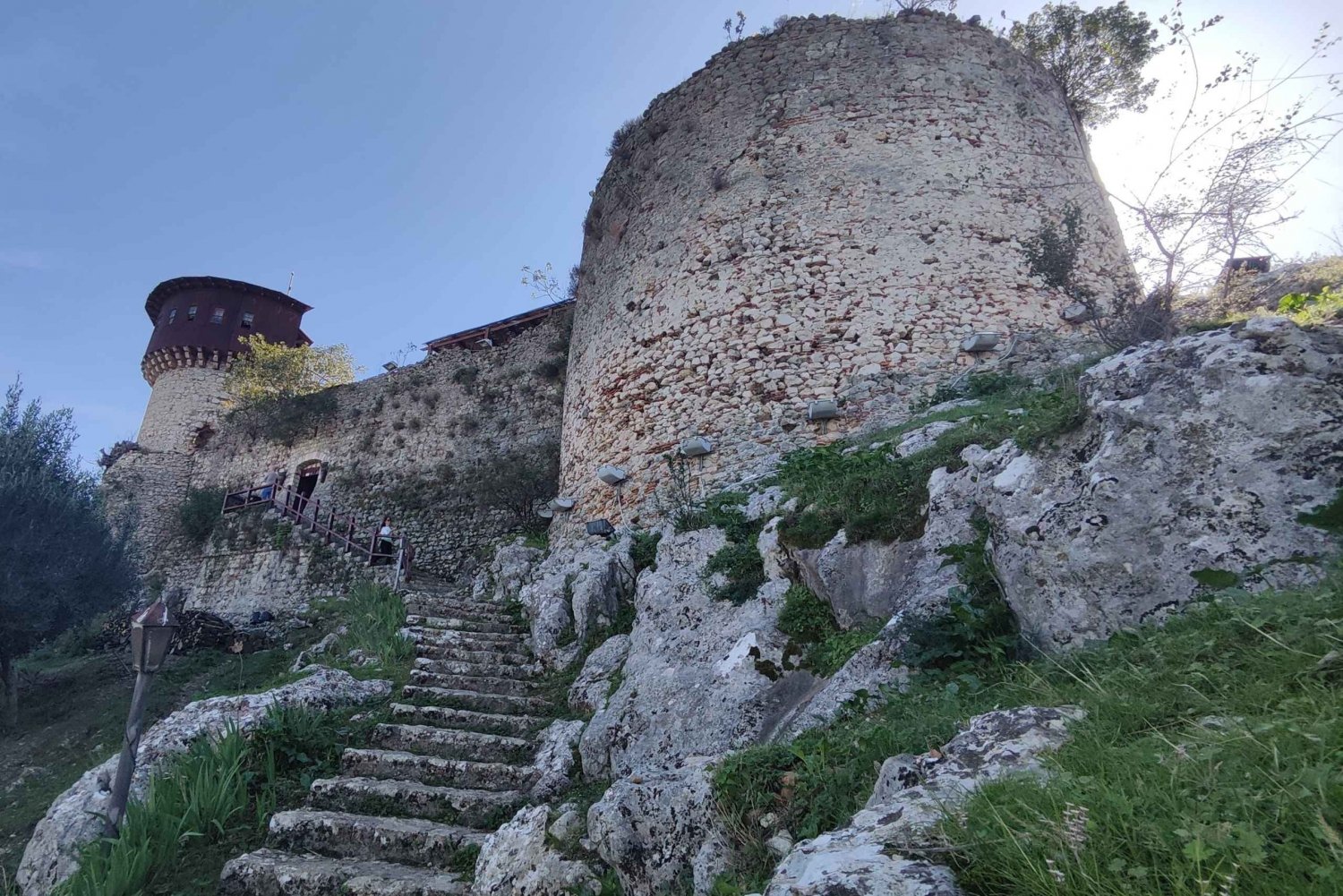 De Tirana: Castelo Petrela e a maior tirolesa dos Balcãs