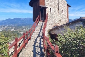 Tiranasta: Petrela-linna ja Balkanin suurin zipline