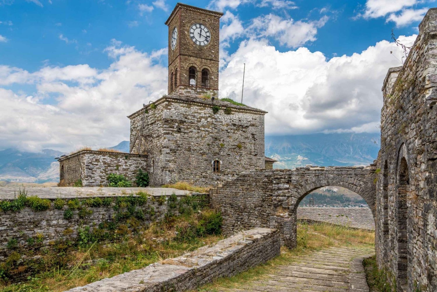 Visiting-the-Colorful-Town-of-Gjirokaster