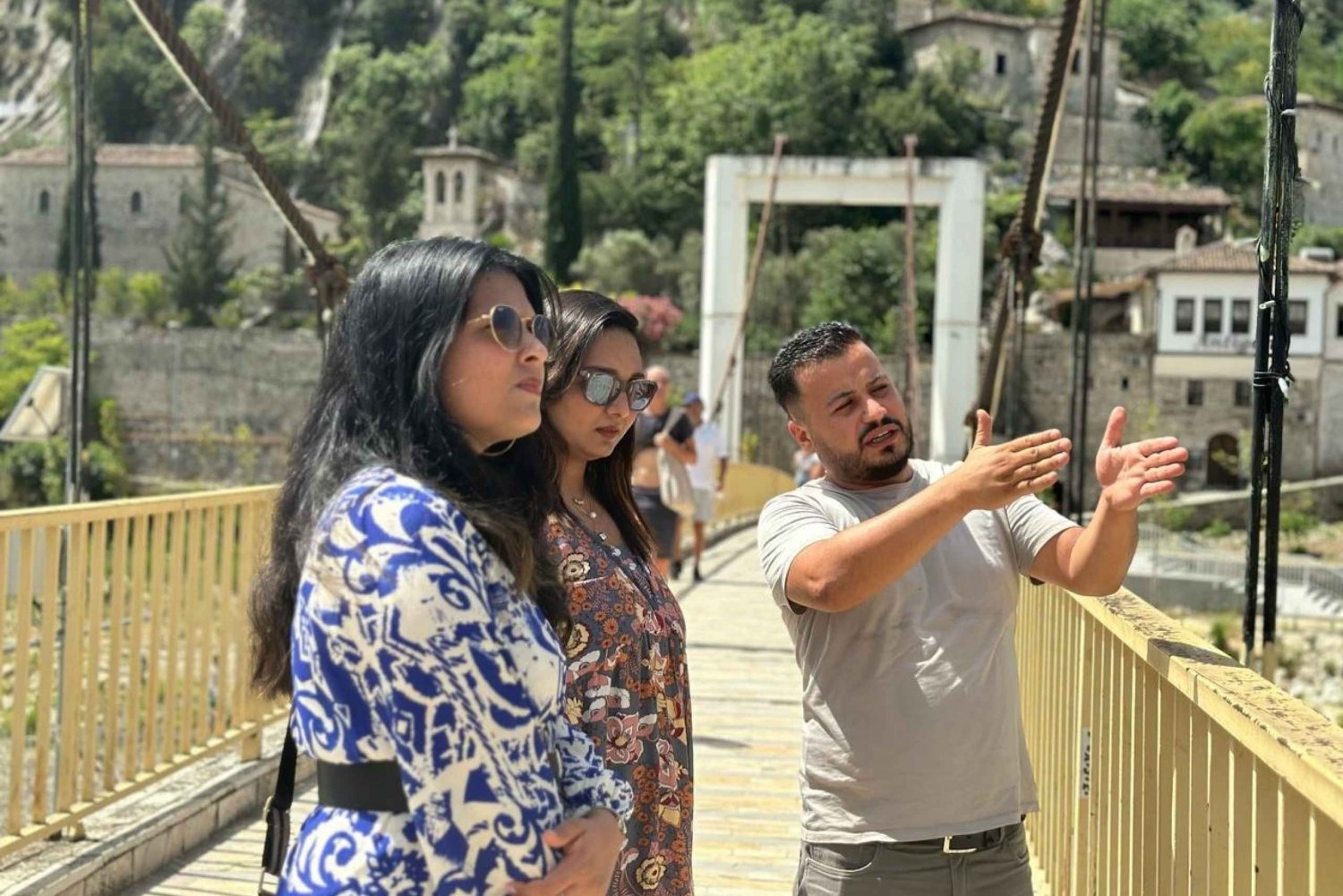 Au départ de Tirana : visite privée d'une jounée à Berat et Durres