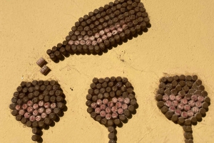 ティラナ/ドゥラスから：ソビエト連邦のワイナリー・リブラズドでのワイン試飲