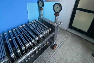 ティラナ/ドゥラスから：ソビエト連邦のワイナリー・リブラズドでのワイン試飲