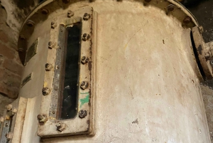 ティラナ/ドゥラスから：ソビエト連邦のワイナリー・リブラズドでのワイン試飲