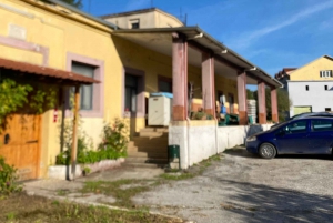 ティラナ/ドゥラスから：ソビエト連邦のワイナリー・リブラズドでのワイン試飲