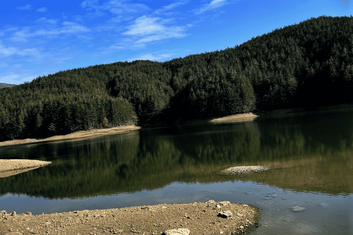 De Tirana: excursão à cidade de Berat, ao lago Belshi e aos banhos romanos