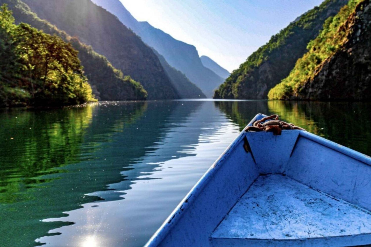 Au départ de Tirana : Tour en bateau de la rivière Shala et du lac Komani