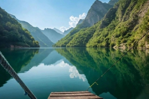 De Tirana: Passeio de barco pelo rio Shala e pelo lago Komani