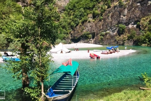 De Tirana: Passeio de barco pelo rio Shala e pelo lago Komani