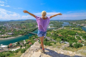 Fra Tirana: Shkodër – Rozafa-slottet, gamlebyen og maskefabrikken