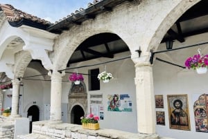 De Tirana: Cascata de Sinec, Berat UNESCO e Belsh - Viagem de um dia