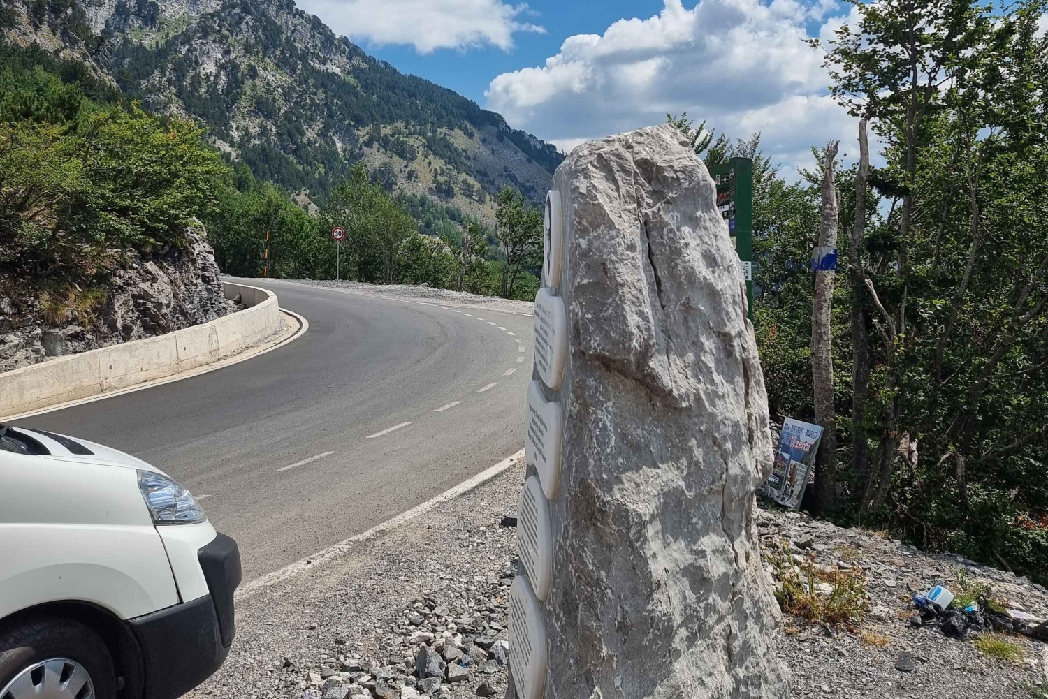 Von Tirana: Tagestour ins Dorf Theth mit Mittagessen