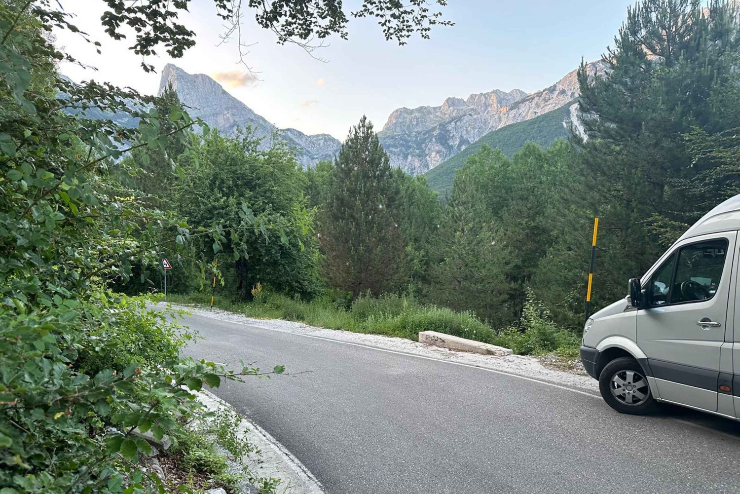 Von Tirana: Tagestour ins Dorf Theth mit Mittagessen